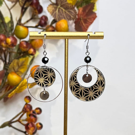 *New* Yin and Yang series Two shapes from one sheet of washi paper. Cut into a circle and a crescent — the sun and the moon. Different, yet perfectly balanced.